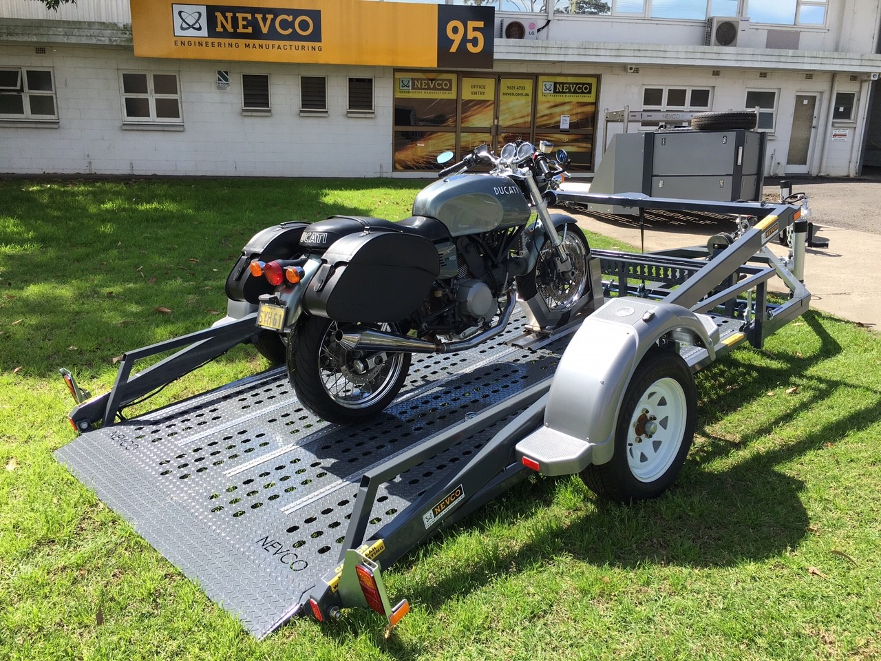Introducing the latest model in the nevco ground loading trailer range. 
